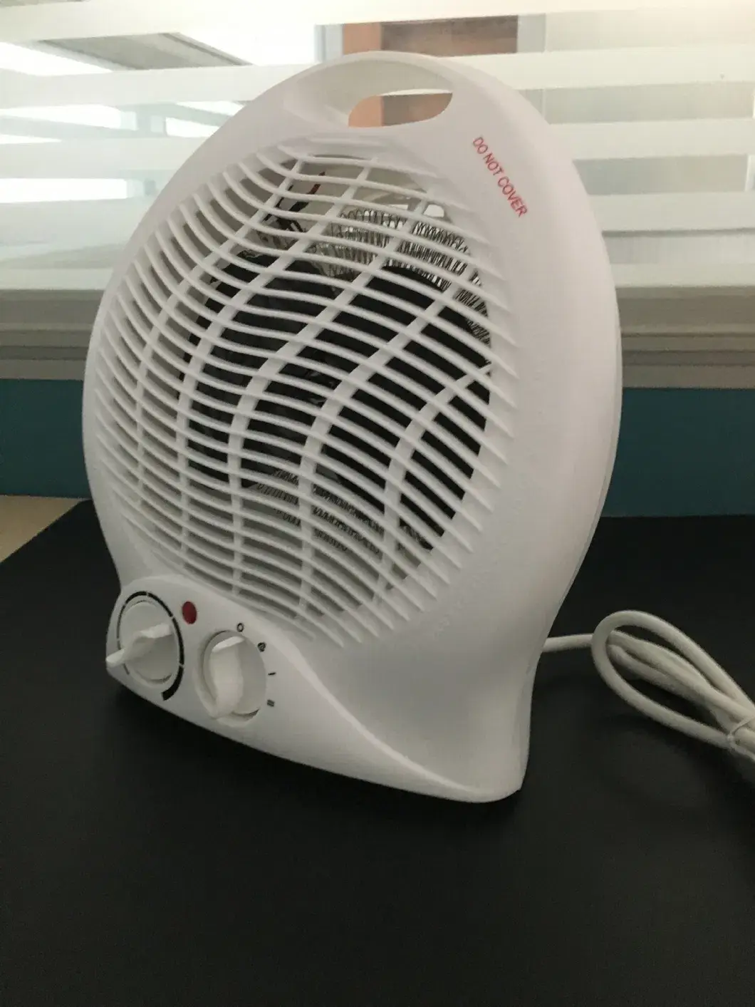 Quạt Sưởi Cá Nhân 500-Watt - Lựa Chọn Hoàn Hảo Cho Sưởi Ấm Tại Nơi Làm Việc và Gia Đình hình ảnh 14-description
