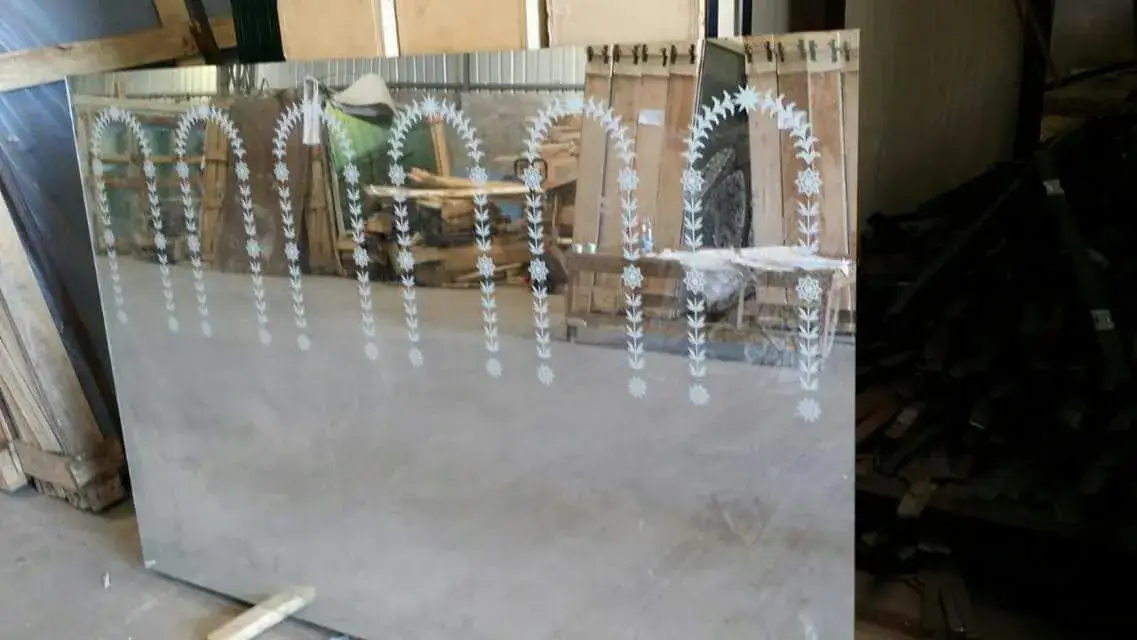 Kính phẳng dày 1.8mm, kích thước 1220*914mm dành cho trang điểm