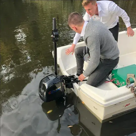 Động cơ điện di động cao cấp EZ Outboard 10HP - Sức mạnh thể thao tiện lợi cho hóa thuyền của bạn