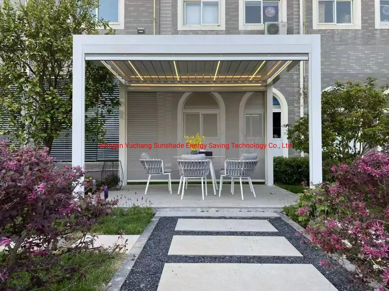 Pergola che nắng ban công Trung Quốc: Thiết kế độc đáo với đèn LED