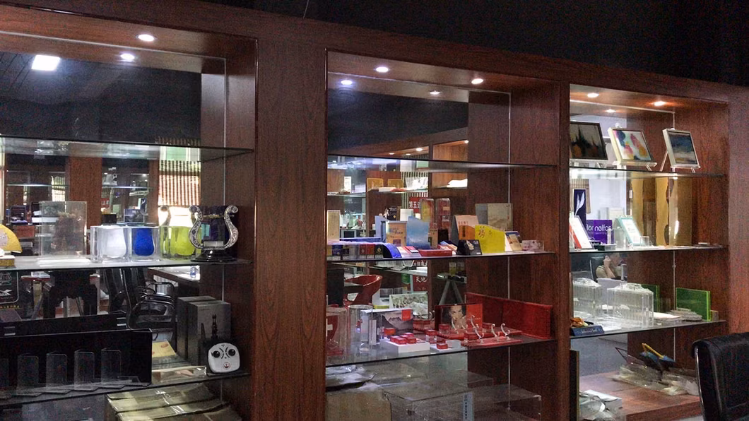 Hộp Kính Mắt Acrylic Chất Lượng Cao Làm từ Kim Cương, Phù Hợp với Phong Cách Sang Trọng hình ảnh 10-description