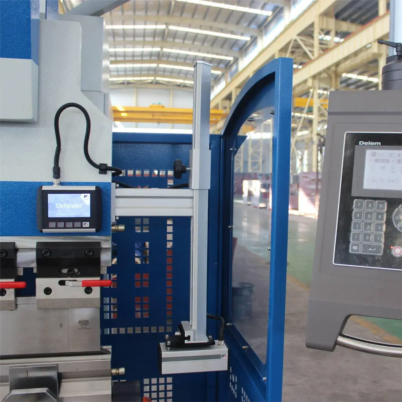Máy Bẻ Tôn Thủy Lực CNC 200ton và Máy Ép Kim Loại với Hệ Thống Delem Da53t/58t/66t/69t