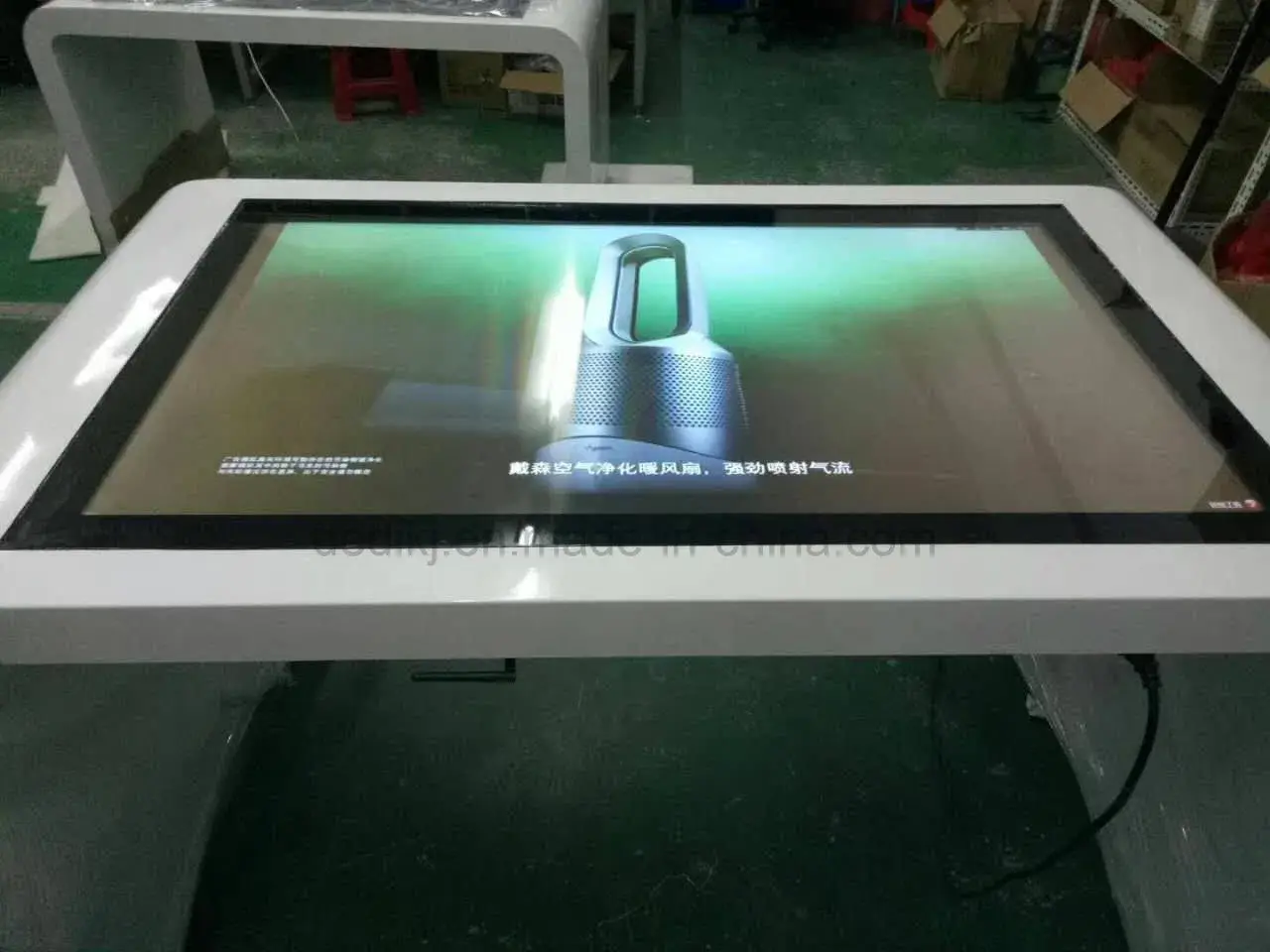 Bàn cảm ứng thông minh kích thước 43'' và 55'' dành cho không gian cà phê và nhà hàng