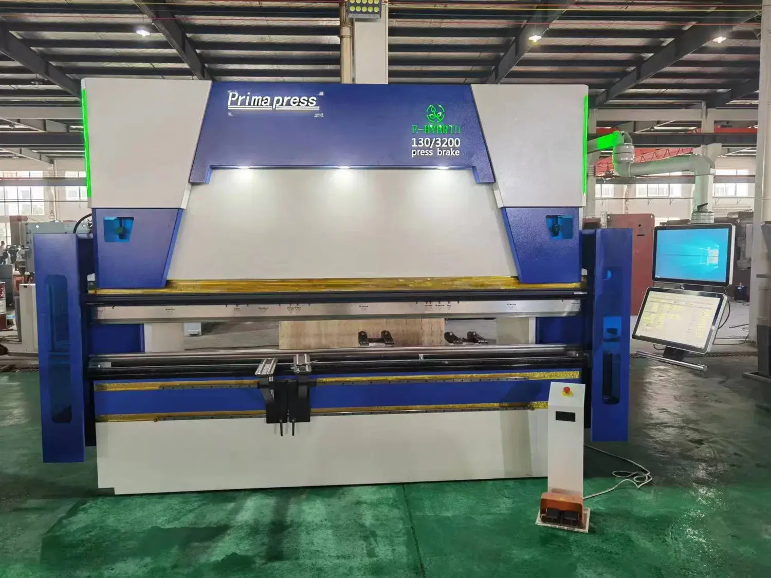 Thiết bị máy uốn kim loại thủy lực CNC 250ton/ 4000mm 4+1 trục với bộ điều khiển Delem