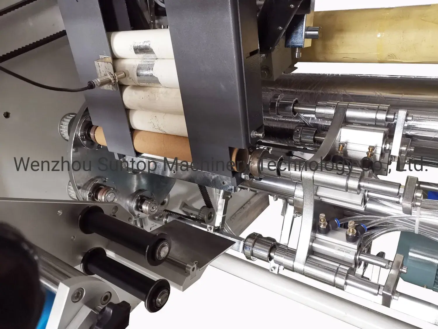 Máy cắt giấy nhôm có khả năng cuộn lại nhanh chóng