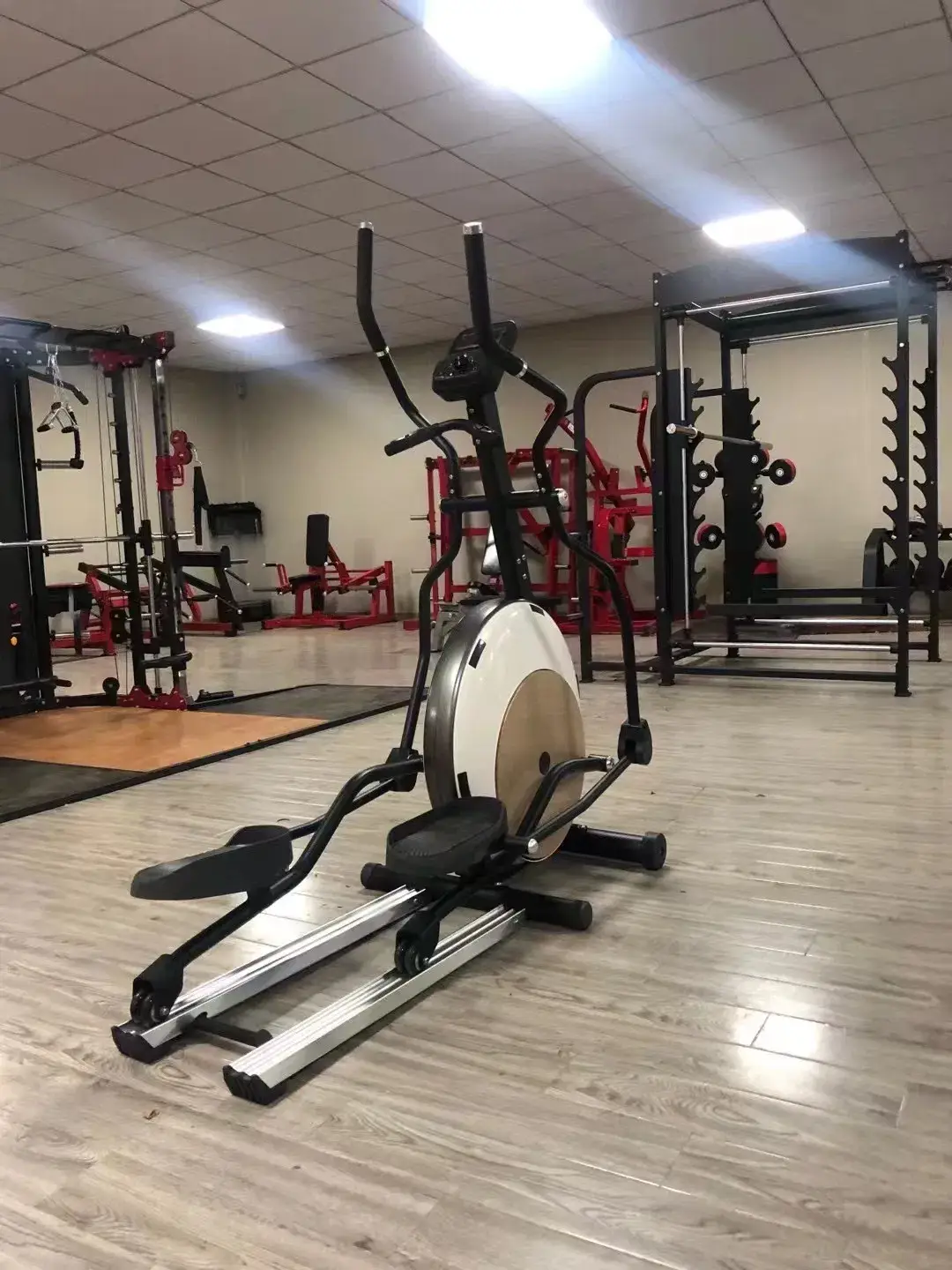 Máy kéo căng chéo tập thể dục mới dành cho Nhà huấn luyện: Thiết kế độc đáo và hiệu quả