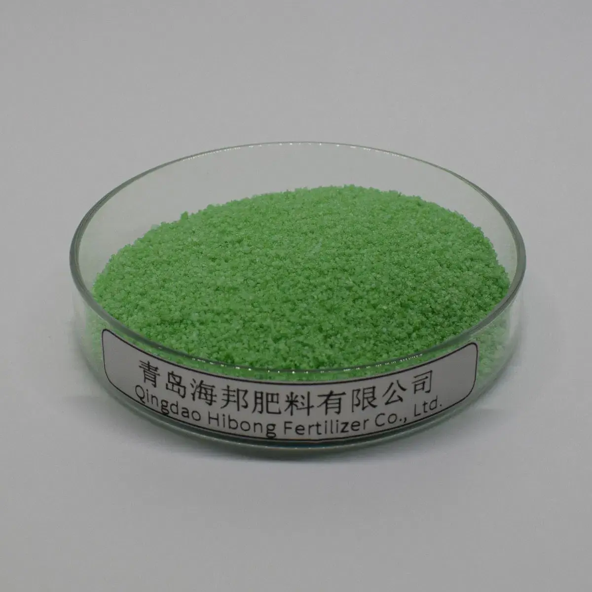 Phân bón NPK lỏng, dễ hòa tan trong nước với tỉ lệ NPK 20-20-20