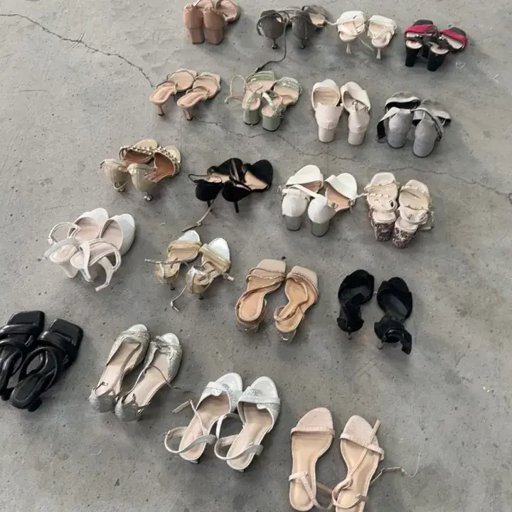 Chọn mua giày sandal nữ qua sử dụng chất lượng cao và giá cực hấp dẫn