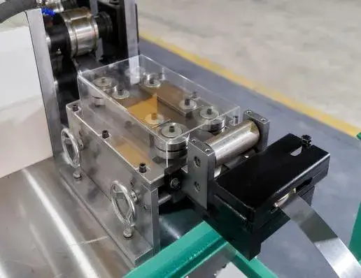 Máy chế tạo thiết bị lắp ráp ray trượt kênh kéo dài cho ngăn kéo bi thép kim loại - Sản phẩm chất lượng từ nhà cung cấp uy tín