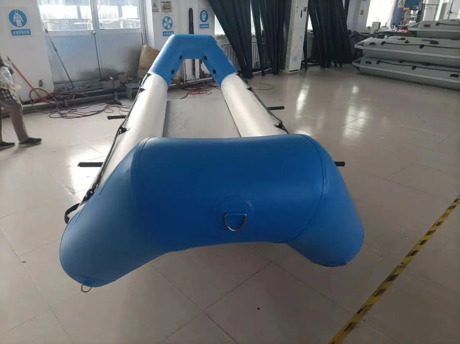 Thuyền cứu hộ gập gọn tiện lợi cho người dùng