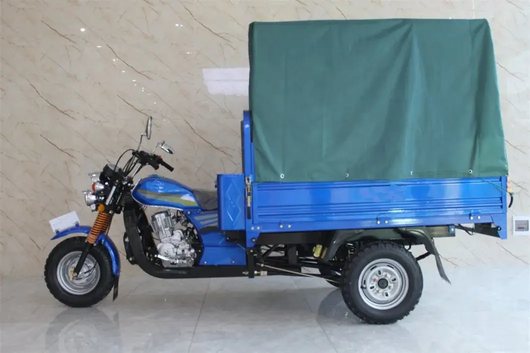Xe ba bánh vận chuyển hàng hóa và hành khách sử dụng hệ thống làm mát bằng không khí mới
