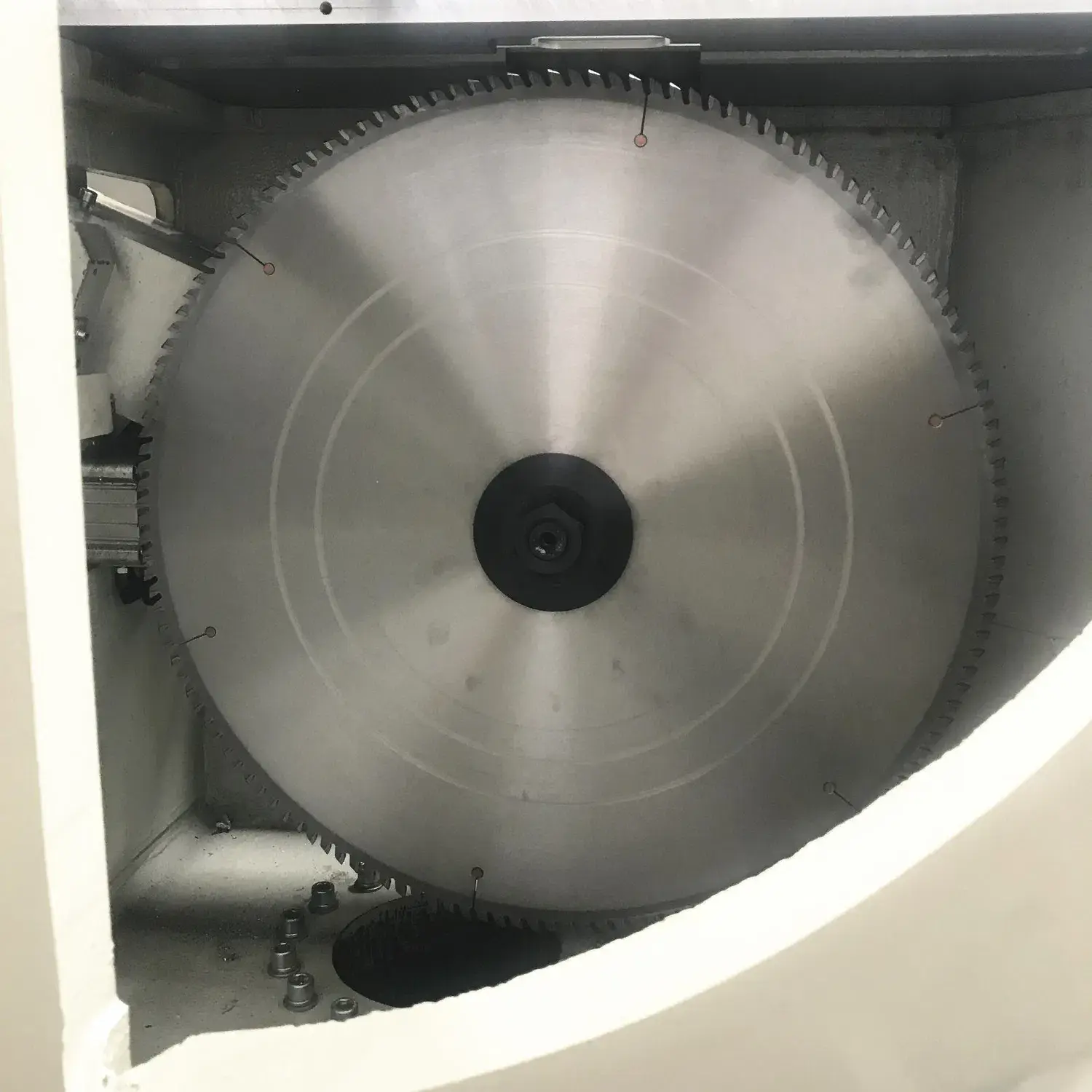 Địa chỉ cung cấp máy cắt hai đầu chất lượng cao tự động CNC, máy cắt hai đầu miter, máy móc nhôm uy tín