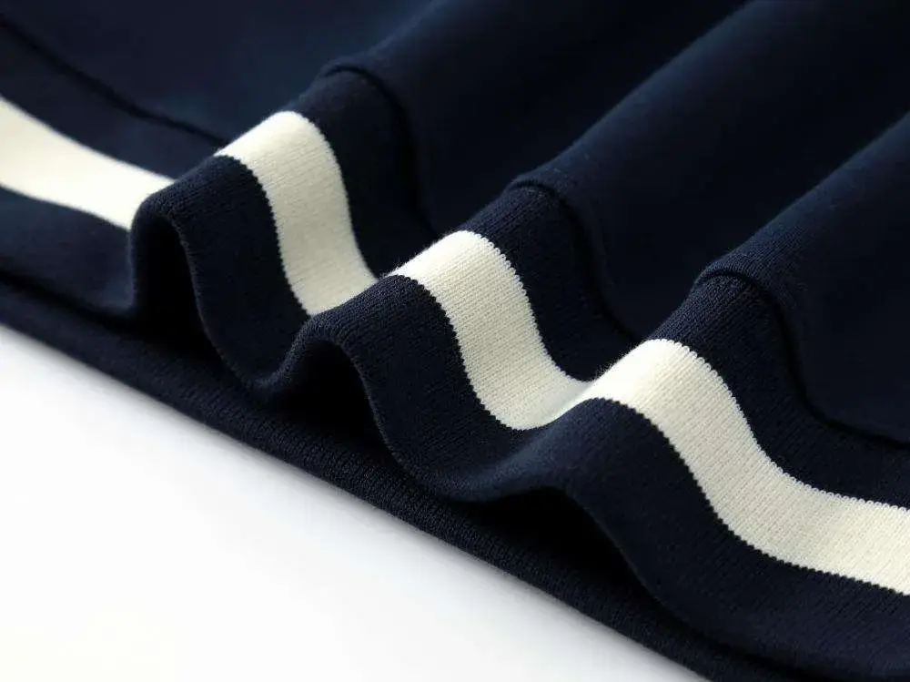 Áo hoodie nữ thể thao dài tay - Sự lựa chọn thời trang với hình logo độc đáo