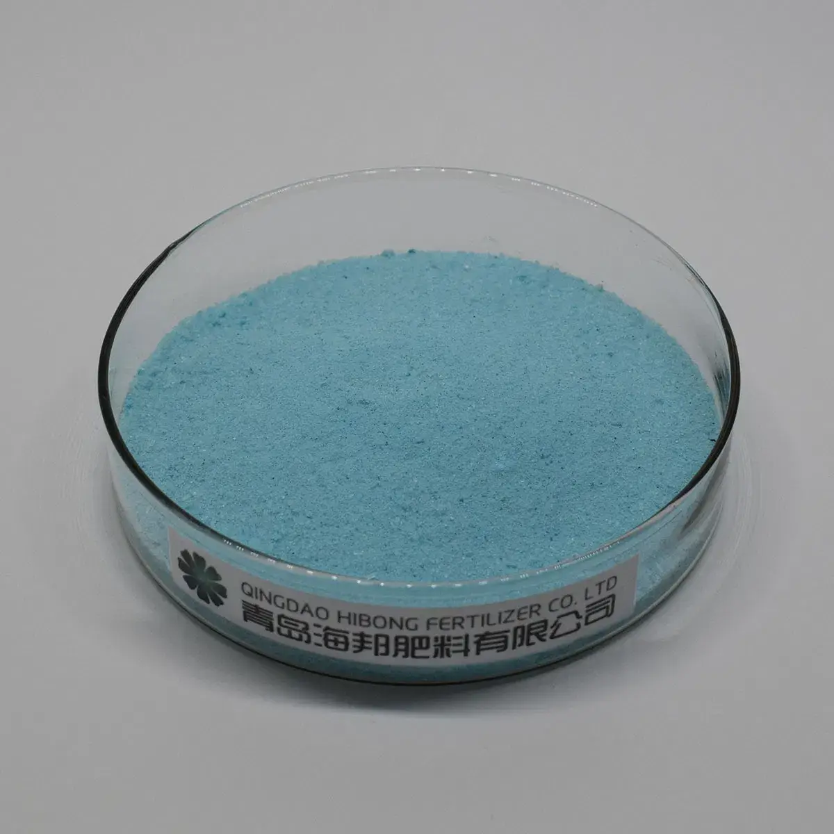 Phân bón NPK lỏng, dễ hòa tan trong nước với tỉ lệ NPK 20-20-20