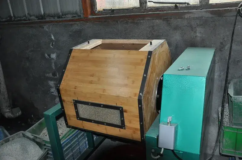 Máy đánh bóng tự động dạng thùng – Giải pháp hiệu quả cho việc làm sạch và bảo dưỡng