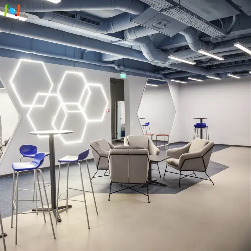 Đèn LED treo trần hình lục giác phù hợp cho không gian văn phòng thương mại