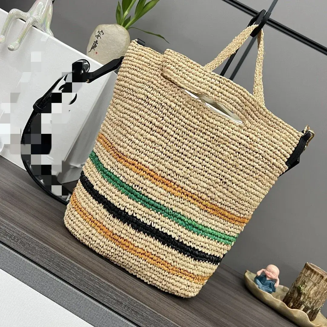Túi xách chất liệu raffia và da, kiểu đeo vai và đeo chéo, phong cách đa dạng, thương hiệu uy tín