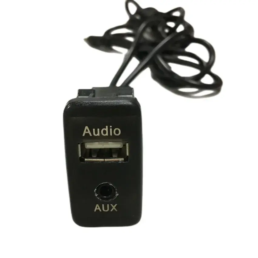 Thiết kế cáp USB được lắp trên bảng điều khiển ô tô theo yêu cầu cá nhân