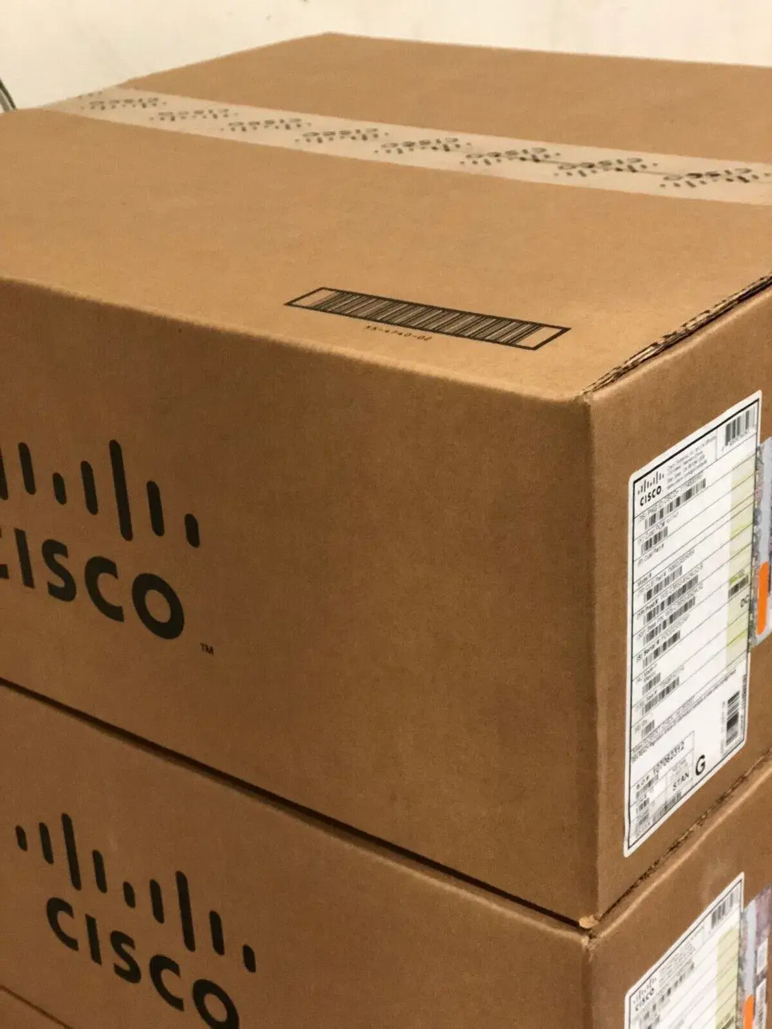 Bộ định tuyến gắn rack Cisco Catalyst 8300 C8300-2n2s-4t2X V01 Edge 1ru - sản phẩm mới