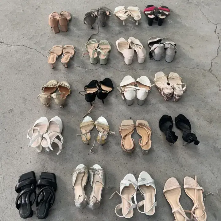Chọn mua giày sandal nữ qua sử dụng chất lượng cao và giá cực hấp dẫn