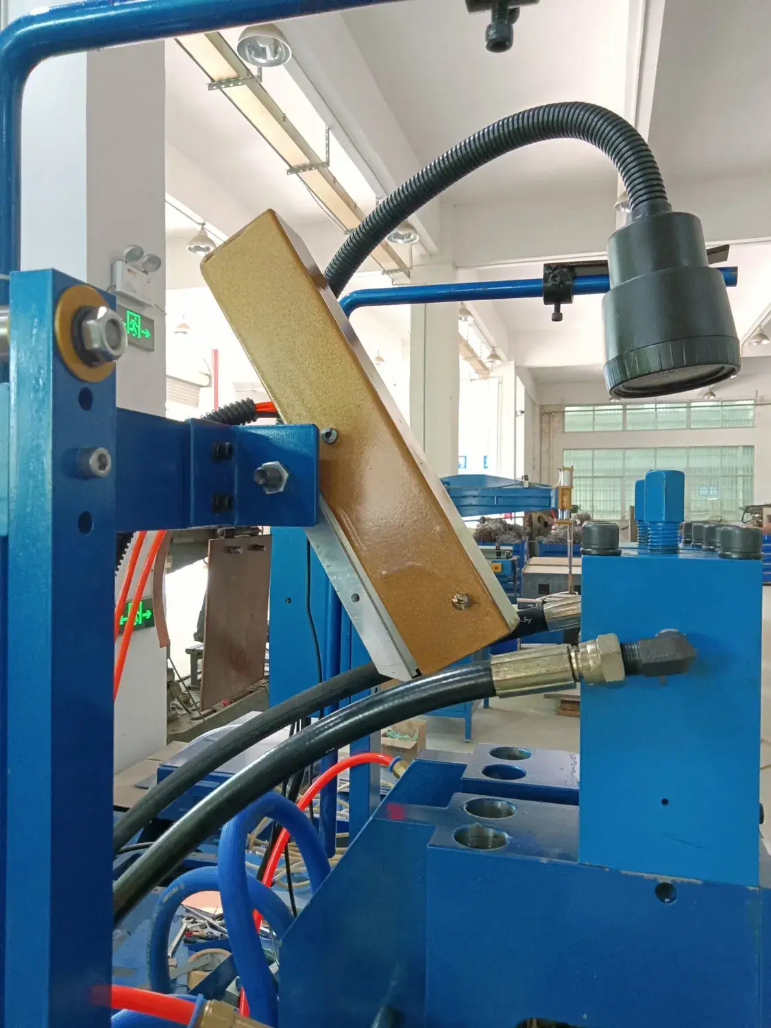 Máy cưa băng PLC và Máy hàn thép dải Hàn: Sự lựa chọn hoàn hảo cho công việc cưa và hàn
