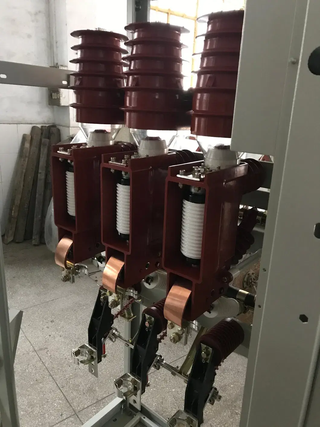 Công tắc cách ly 12kv/630A-1250A cho hệ thống điện áp cao sử dụng trong không gian bên trong hình ảnh 13-description