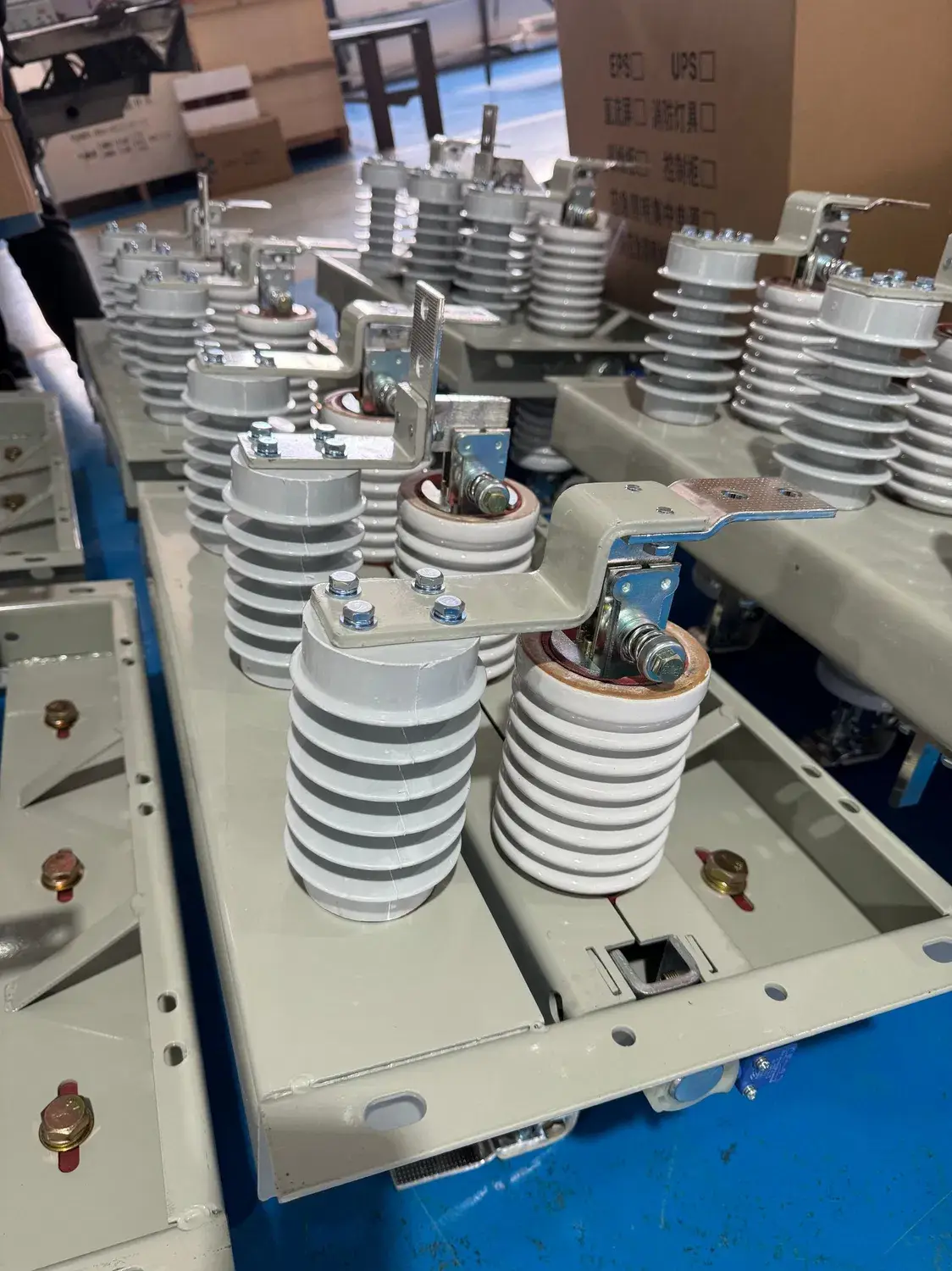 Công tắc cách ly 12kv/630A-1250A cho hệ thống điện áp cao sử dụng trong không gian bên trong