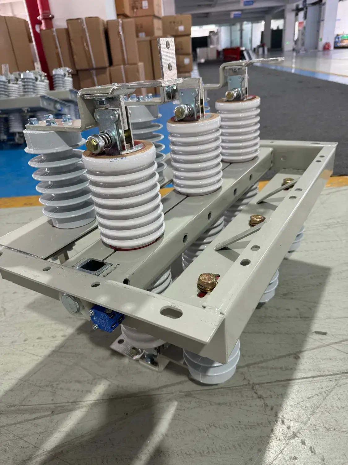Công tắc cách ly 12kv/630A-1250A cho hệ thống điện áp cao sử dụng trong không gian bên trong