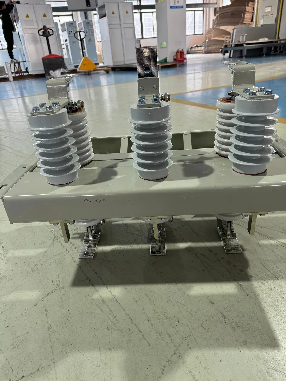 Công tắc cách ly 12kv/630A-1250A cho hệ thống điện áp cao sử dụng trong không gian bên trong