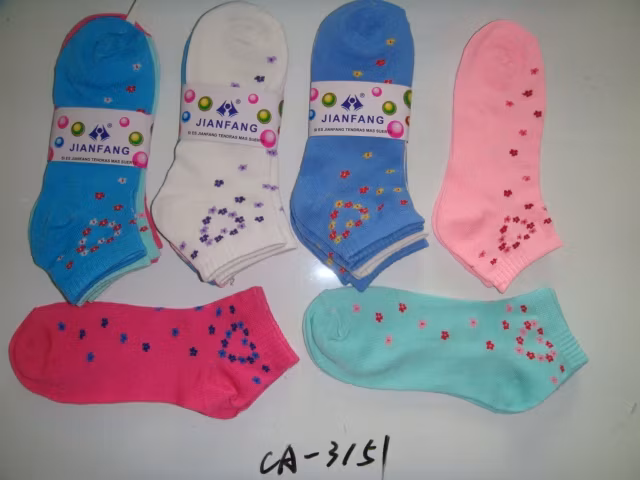 Chất lượng cao: Socks nam với phong cách thiết kế độc đáo hình ảnh 13-description