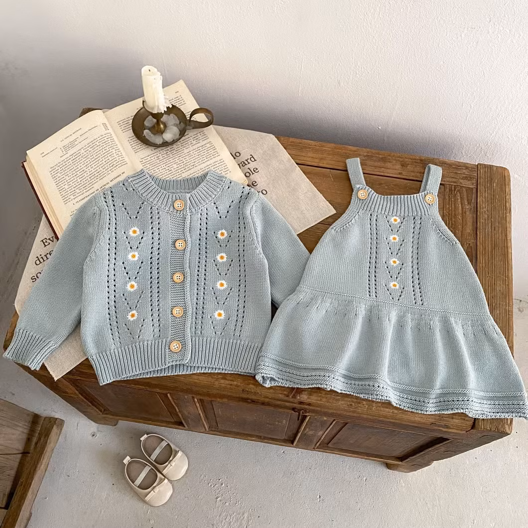 Trẻ sơ sinh: Áo len cotton màu xanh, quần áo thu đông và váy thêu hoa cúc rỗng cho bé gái hình ảnh 14-description