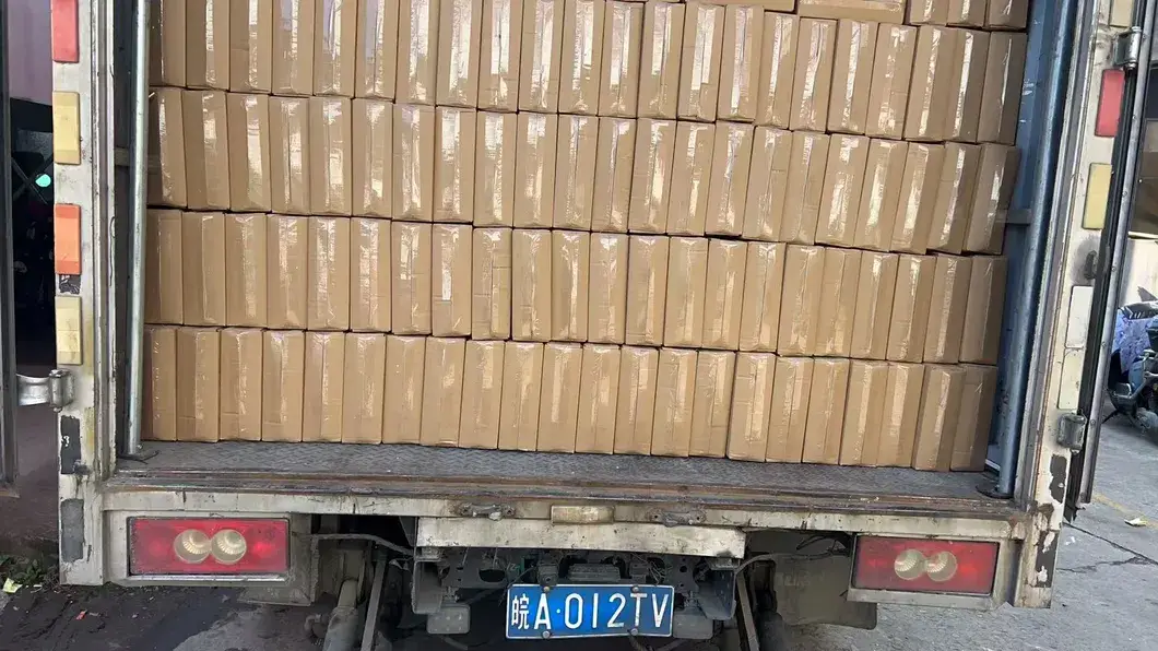 Tiêu đề mới: Kệ đựng son môi cao cấp bằng kính trong suốt từ nhà cung cấp uy tín hình ảnh 20-description