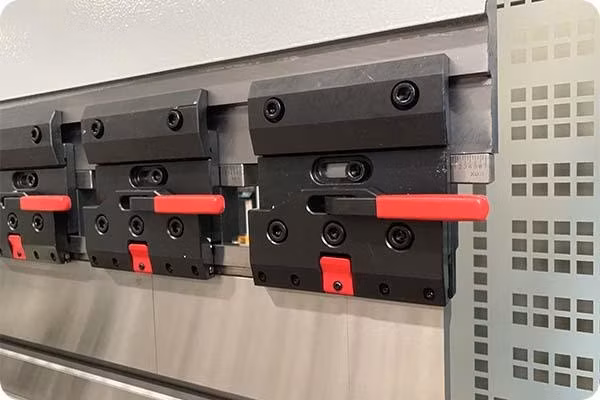 Máy Bẻ Tôn Thủy Lực CNC 200ton và Máy Ép Kim Loại với Hệ Thống Delem Da53t/58t/66t/69t hình ảnh 15-description