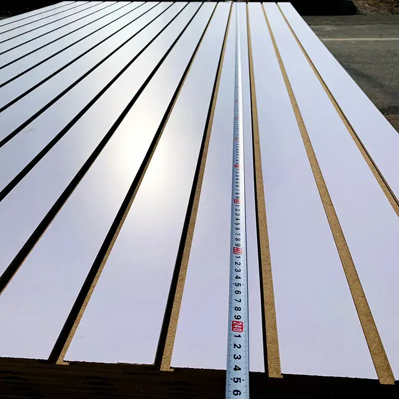 Bảng Slatwall Trang trí 15mm, 18mm, 20mm cho Trưng bày Cửa hàng