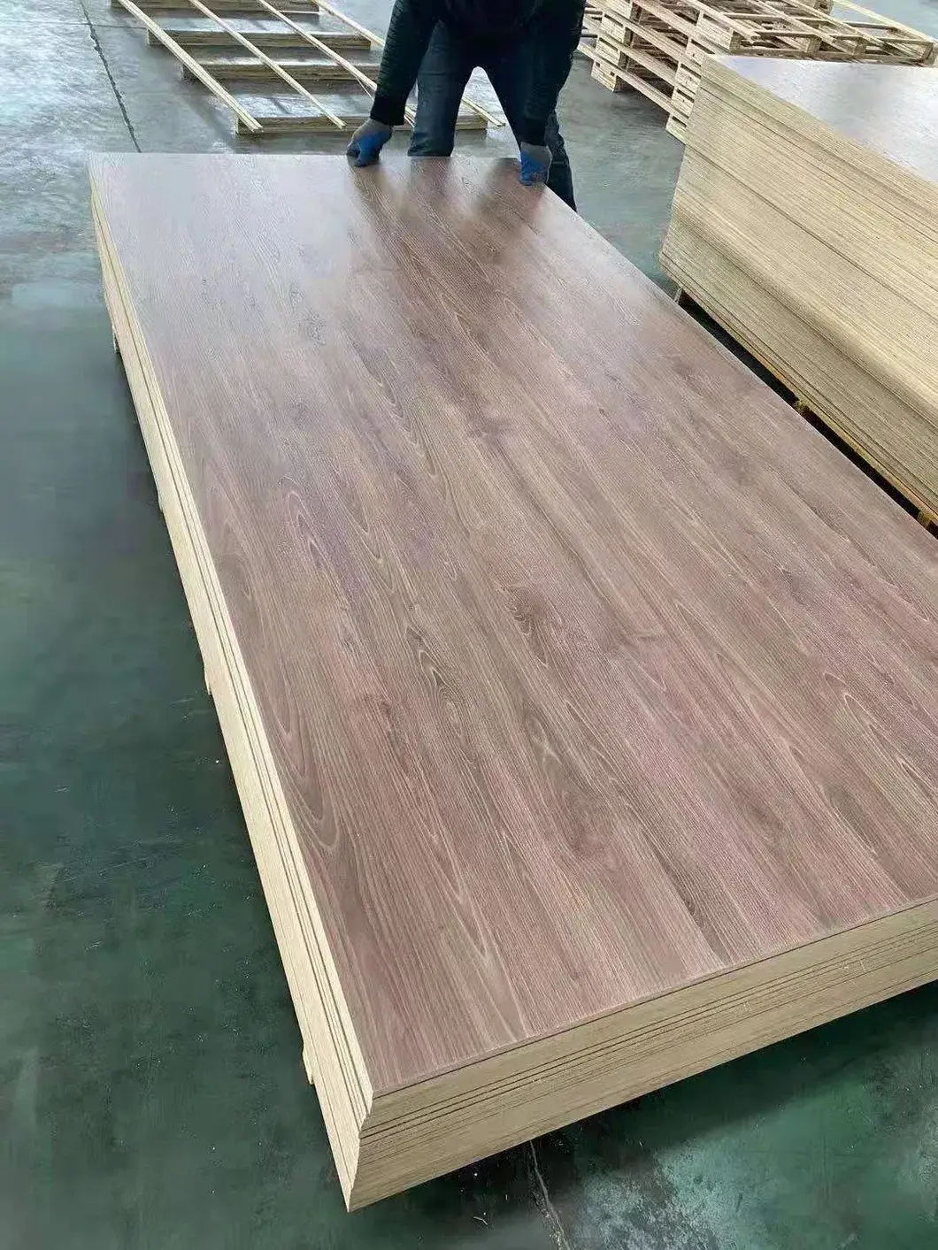 Bán buôn bảng ván ép chống nước 15mm 18mm với keo melamine từ gỗ poplar E0 E1 E2 hình ảnh 30-description