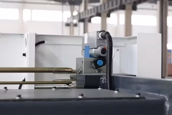 Máy Bẻ Tôn Thủy Lực CNC 200ton và Máy Ép Kim Loại với Hệ Thống Delem Da53t/58t/66t/69t hình ảnh 17-description