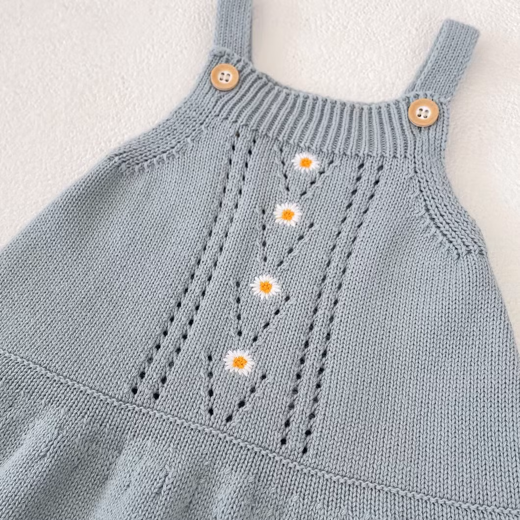 Trẻ sơ sinh: Áo len cotton màu xanh, quần áo thu đông và váy thêu hoa cúc rỗng cho bé gái hình ảnh 17-description