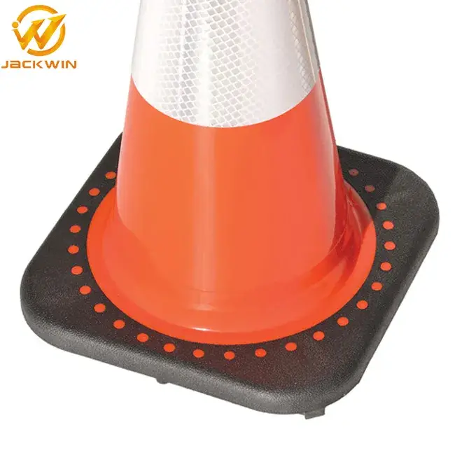 Côn giao thông PVC an toàn 18 28 36 mềm dẻo với đế cao su màu đen