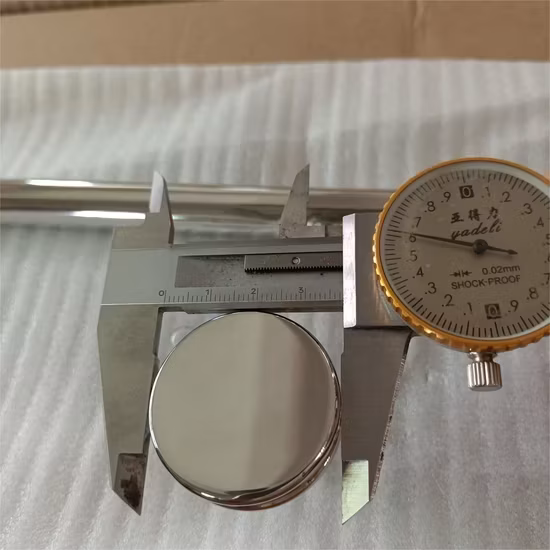 Thiết Kế Tối Giản Thanh Inox Bền Bỉ Phù Hợp Cho Nhà Vệ Sinh Lớn Trong Khách Sạn