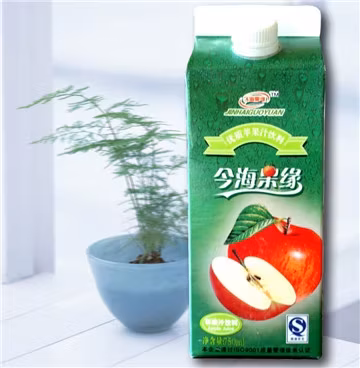 Đồ uống sữa chua phô mai kem, vi khuẩn Lactobacillus và nước trái cây trong bao bì hộp giấy