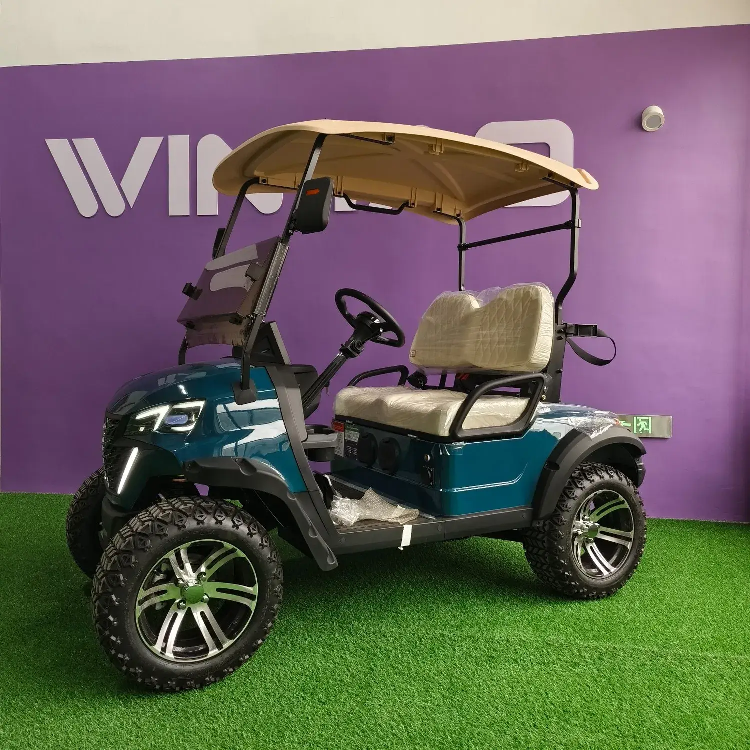 Xe điện golf cart 4 chỗ ngồi, phù hợp với quy định giao thông đường phố