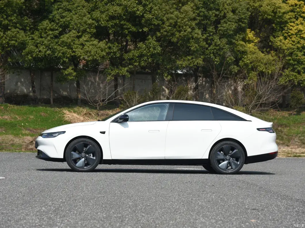 Sedan điện Leapmotor C01 phiên bản mới 2023, 630 Km khoảng cách, trải nghiệm thoải mái hình ảnh 14-description