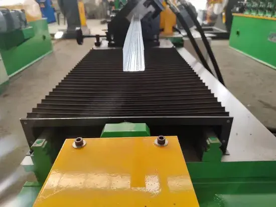 Dây chuyền hình thành góc thép mạ kẽm kích thước 25x25 và máy hình thành hồ sơ góc