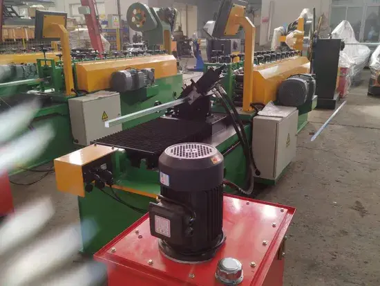 Dây chuyền hình thành góc thép mạ kẽm kích thước 25x25 và máy hình thành hồ sơ góc
