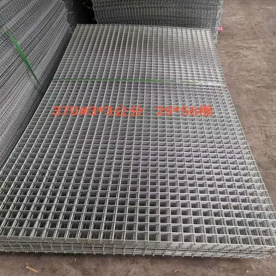 Tấm hàng rào lưới thép hàn phun sơn đen kích thước 50X50X2.5mm và 5*4mm, mạ kẽm