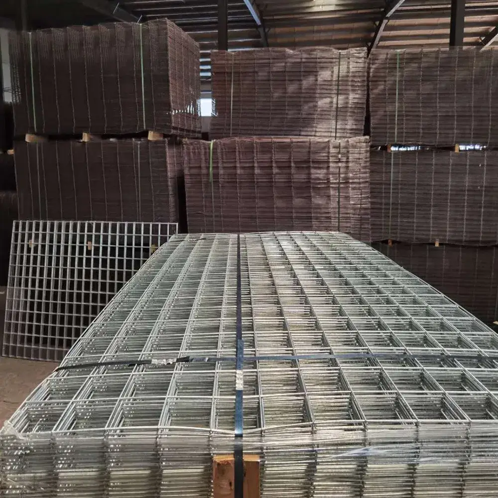 Tấm hàng rào lưới thép hàn phun sơn đen kích thước 50X50X2.5mm và 5*4mm, mạ kẽm