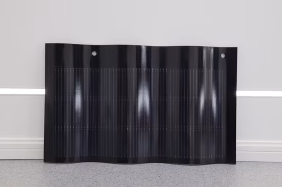 Ngói năng lượng mặt trời BIPV màu đen dạng mái cong - Lựa chọn công nghệ năng lượng xanh hiệu quả