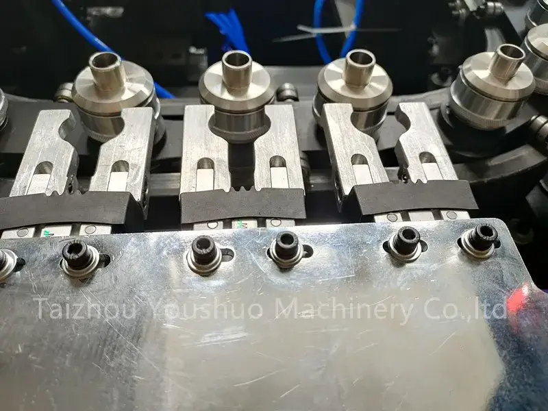 Máy thổi khuôn tự động cho các lỗ hổng với bộ nạp preform tối đa - 600ml 3000bph