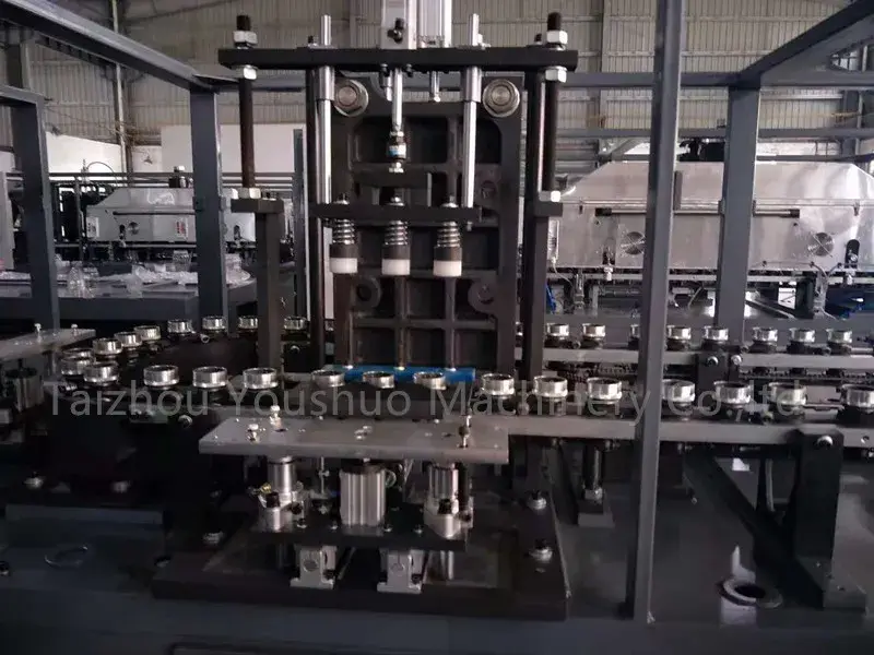 Máy thổi khuôn tự động cho các lỗ hổng với bộ nạp preform tối đa - 600ml 3000bph