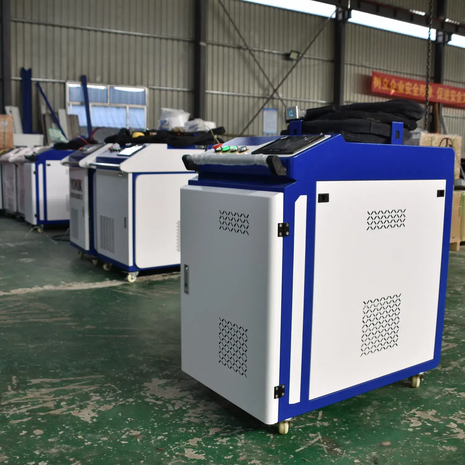 Máy hàn laser cầm tay 3 trong 1 cho công việc hàn, cắt và làm sạch ống
